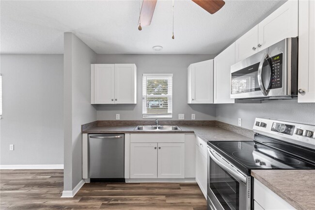 Building Photo - 1925 34th Ave E