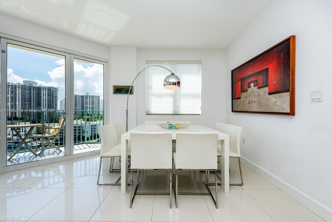 Foto del edificio - 3 br, 3 bath House - 19900 E Country Club ...