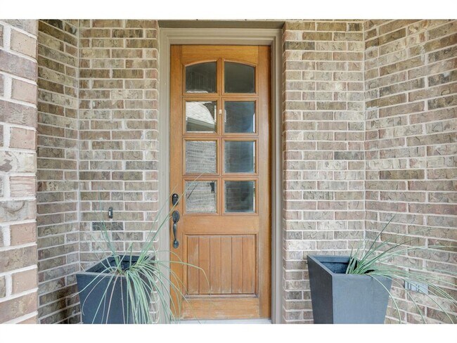 Building Photo - 17604 Wildrye Dr