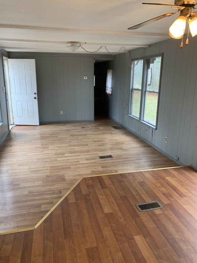 Building Photo - 1082 Enoch Ln