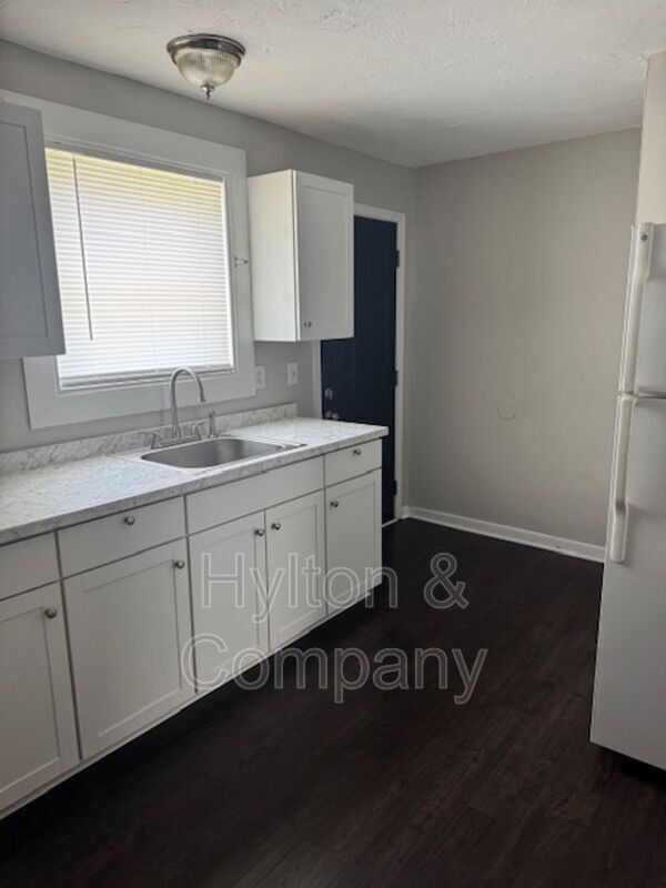 Foto del edificio - 1703 Lamb Ave