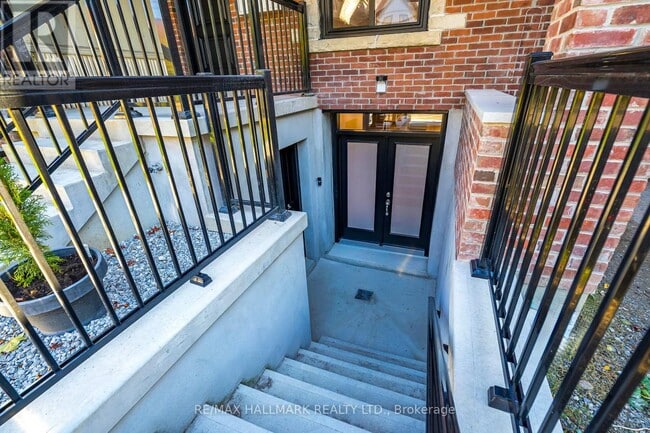 Building Photo - 519 Gladstone Ave