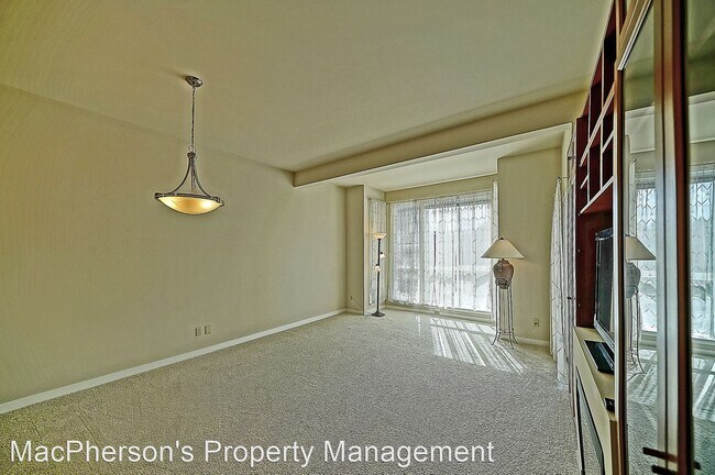 Building Photo - 2 br, 2 bath House - 2222 152nd Ave NE Uni...