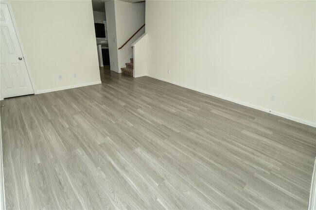 Building Photo - 200 Rodeo Dr