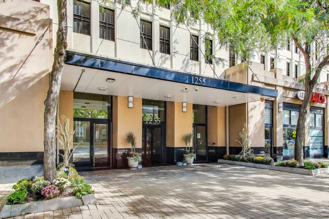 Building Photo - 1255 S State St