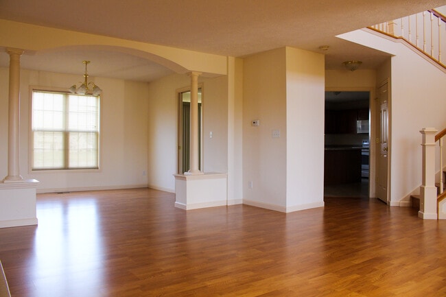 Building Photo - 3922 Wild Flower Dr