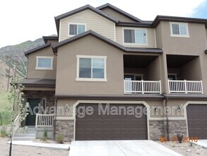 Building Photo - 1027 S Aspen Pl