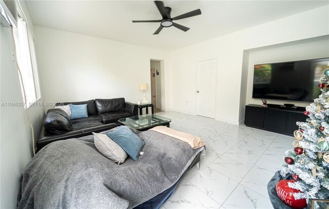 Photo - 919 SW 25th Ave Apartment