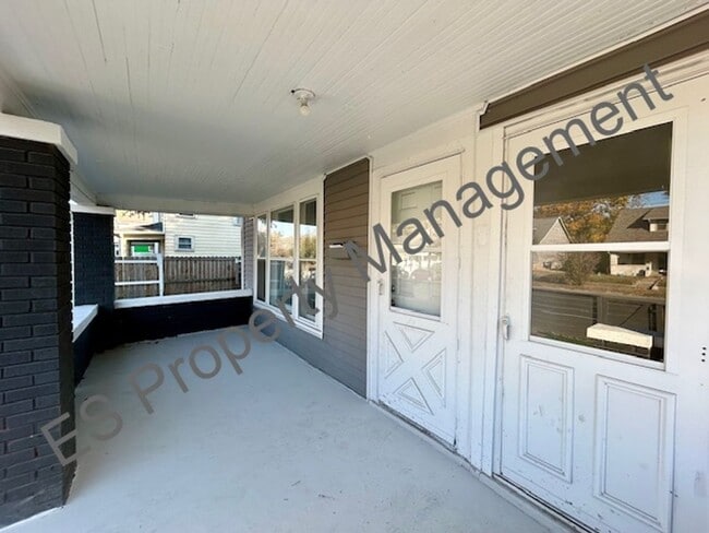 Building Photo - NOW AVAILABLE!! Charming Two Bedroom One B...