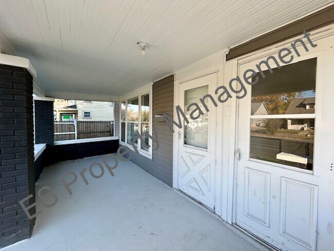 Foto del edificio - NOW AVAILABLE!! Charming Two Bedroom One B...