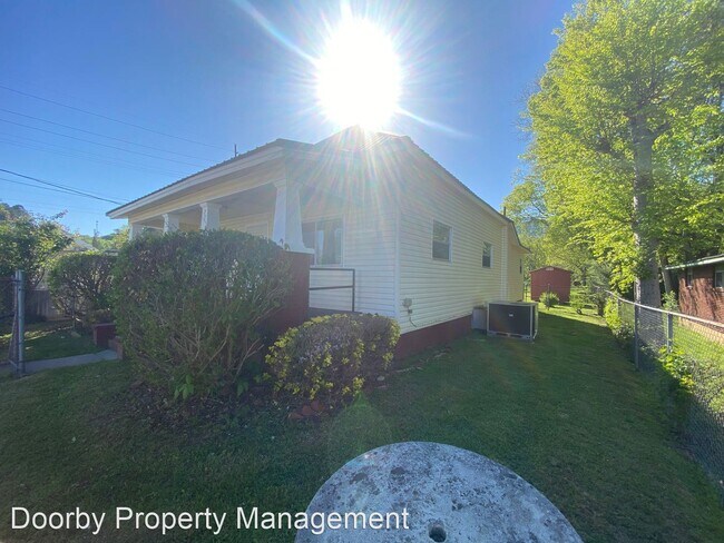 Building Photo - 5 br, 1 bath House - 4627 Kirkland Ave