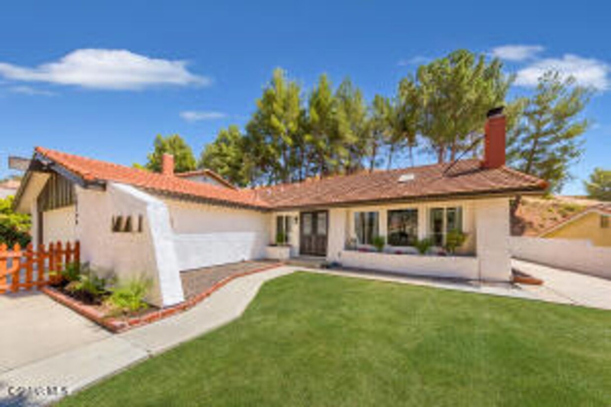 Primary Photo - Highly desirable Fountainwood Neighborhood