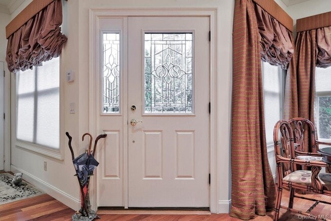 Building Photo - 702 Equestrian Way