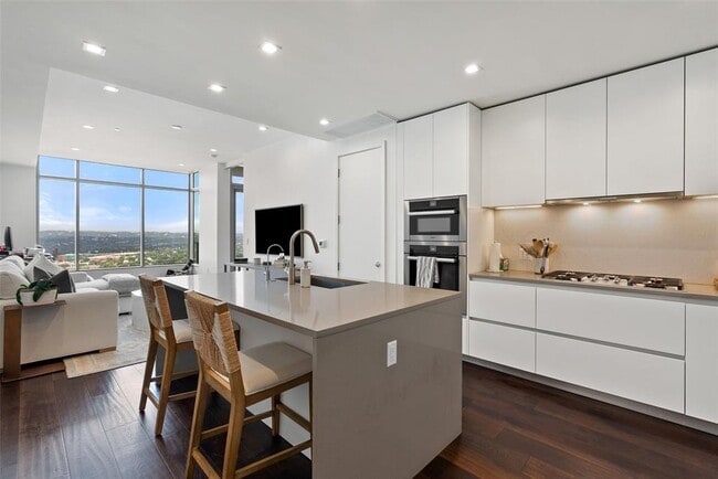 Building Photo - 501 West Ave