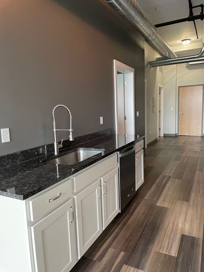 Interior Photo - Oak Knitting Mill Apartments – Franklin Square Available