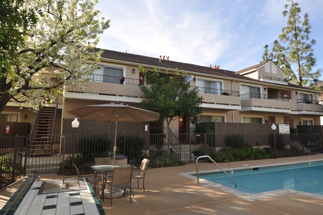 Foto del edificio - 15520 Foothill Blvd