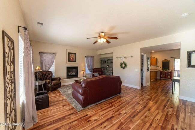 Building Photo - Westside 4 Bed, 2.5 Bath House with A/C & 2-Car Garage Near NAU & CCC! Students & Pets OK! Avail....