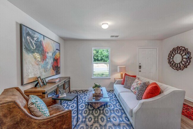 Foto del edificio - Two Month's FREE Rent!*