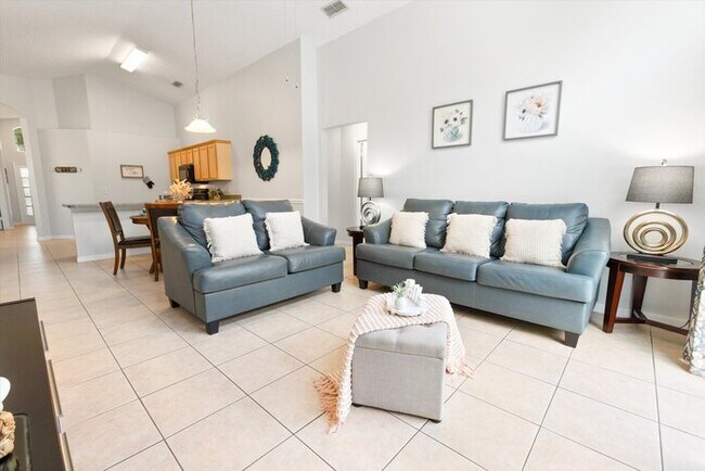 Building Photo - EIB2682