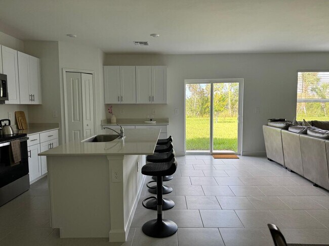 Foto del edificio - 7111 E Pine Pkwy