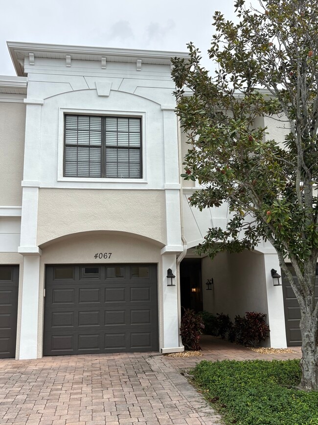 Foto del edificio - 4067 Overture Cir