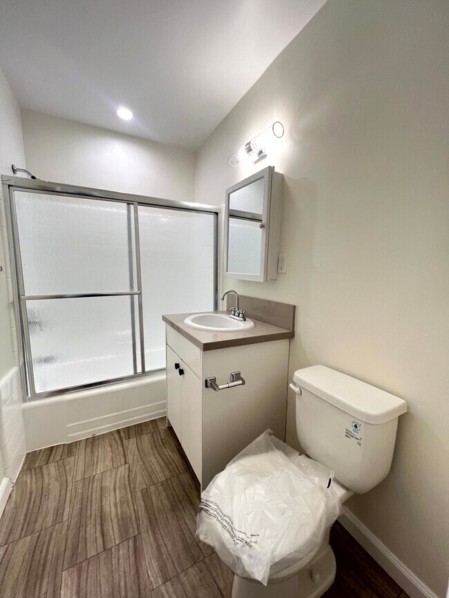 Foto del edificio - 2408 Ocean Park Pl S