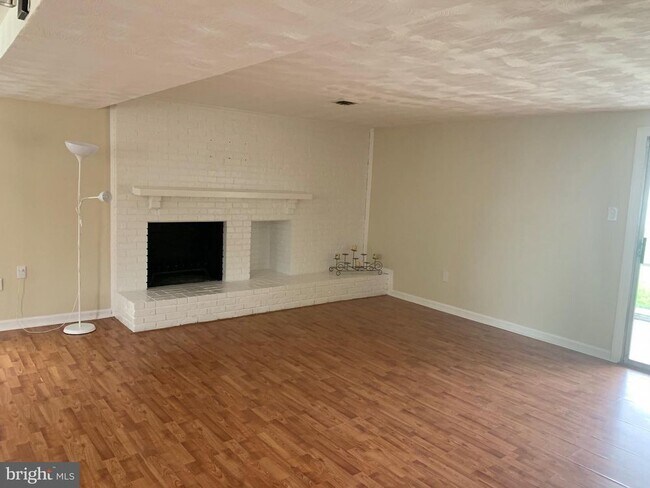 Building Photo - 1302 Pennington Ln