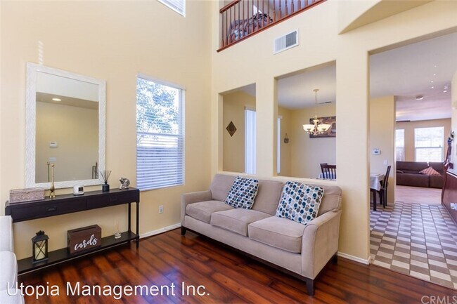 Foto del edificio - 3 br, 2.5 bath House - 42008 Calabria Dr.