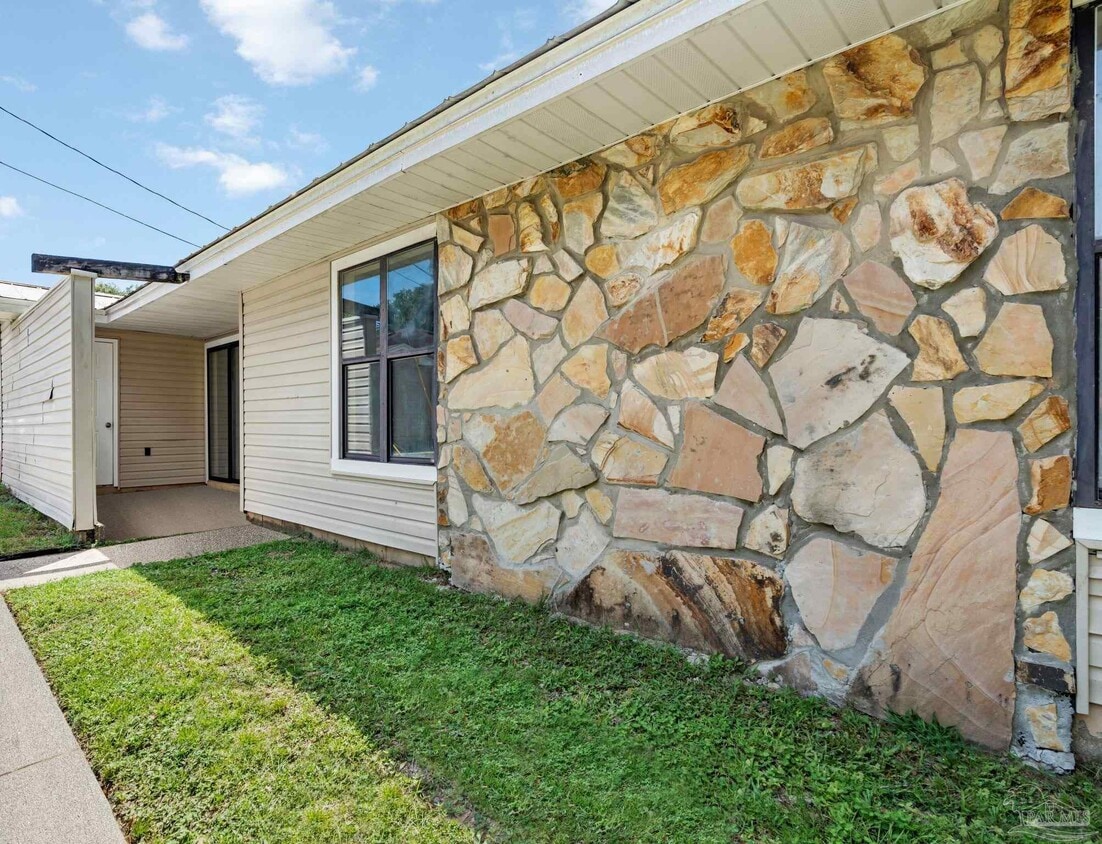 Primary Photo - 6366 W Fairfield Dr