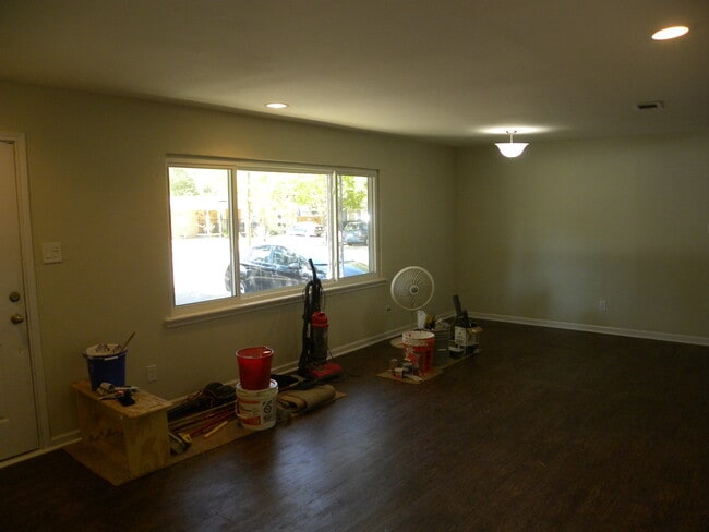 Foto del edificio - 10308 Libby Ln