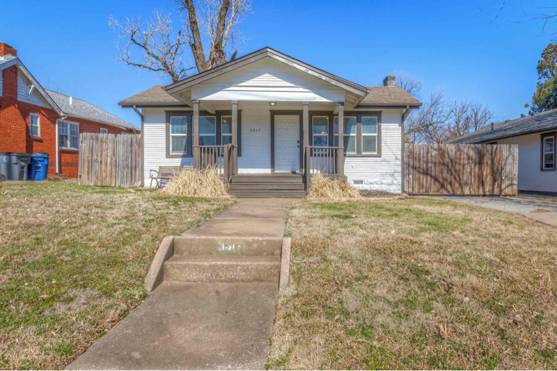 Primary Photo - 3317 E 5th Pl