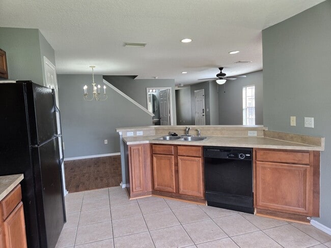 Building Photo - EDGEWATER AT LAKE BRANDON