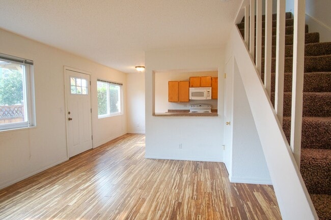 Building Photo - Beautiful Contemporary Townhouse-Style 2 Bdr in Brooklyn!