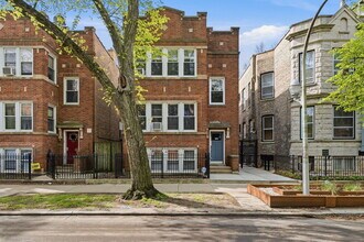 Building Photo - 1411 W Byron St