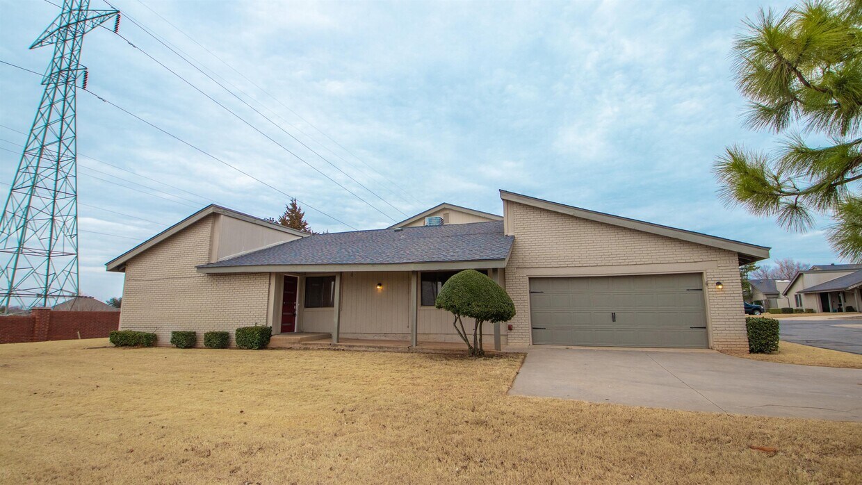 Primary Photo - 5832 Hefner Village Ct