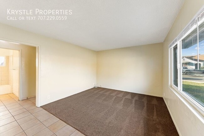 Building Photo - Available now! Charming 2 bed, 1 bath dupl...