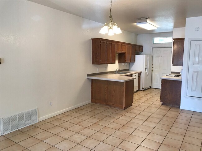 Building Photo - 1403 Wood Ave