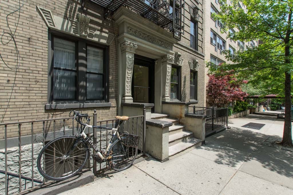 Building Photo - 429 E 65th St