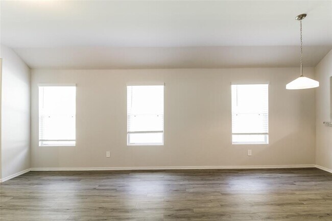 Building Photo - 2540 Shad Dr