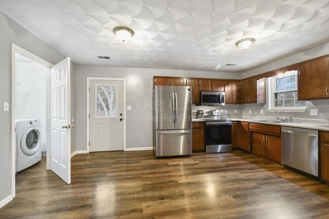 Building Photo - 171 Springhill Dr