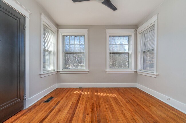 Foto del edificio - 1340 McCausland Ave