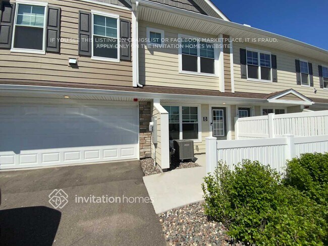 Building Photo - 10948 Yalta St NE