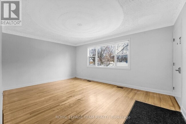 Photo du bâtiment - 1666 Edge Hill Pl