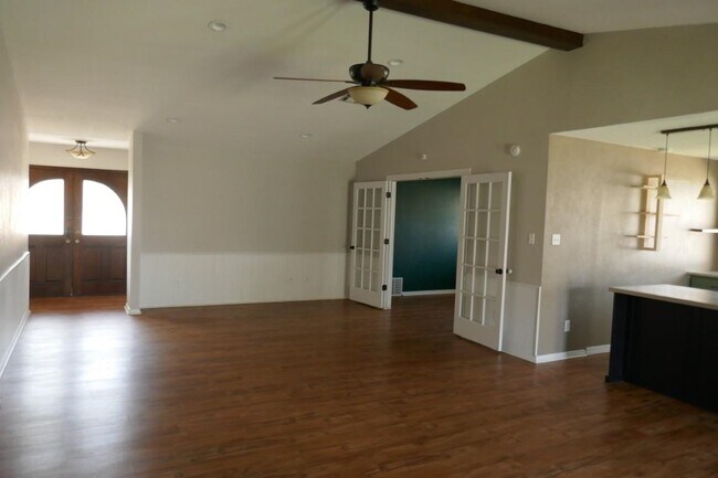 Foto del edificio - 2315 NE Village Dr