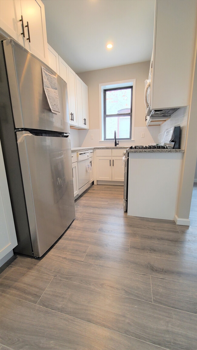 New Kitchen - 1484 E 8th St