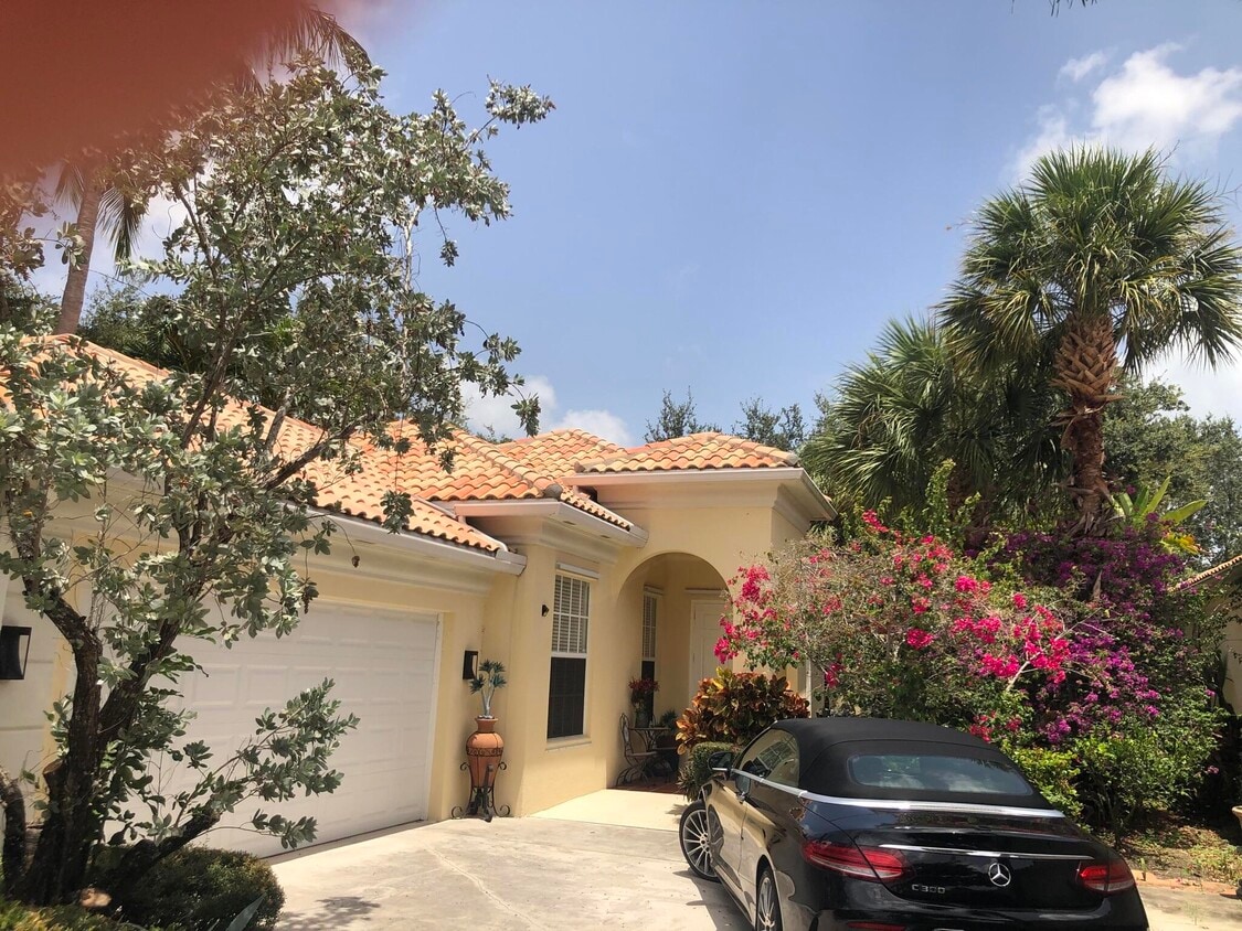Primary Photo - 4601 Hammock Cir