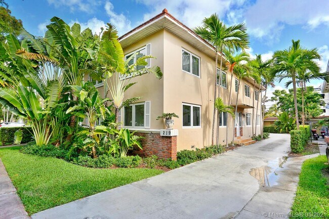 Building Photo - 219 Menores Ave