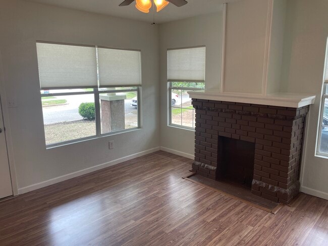 Building Photo - 1231 N Boston Pl