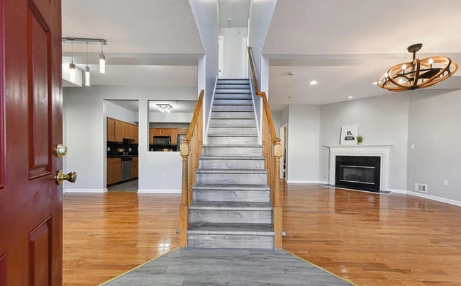 Building Photo - 194 Pinelli Dr