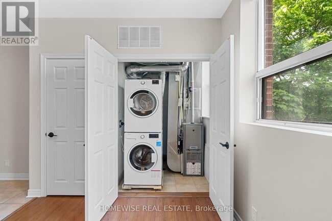 Photo du bâtiment - 3635 Dundas St W